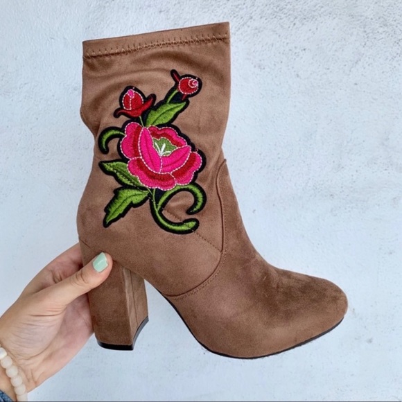 🍁🍂 Betani “Taupe Floral Bootie” 🍁🍂🌺 - Picture 1 of 5